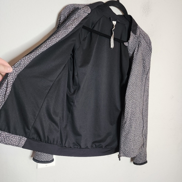 Lululemon Hit It Jacket In Frozen Fizz White Black / Black Size 6 Like New - Picture 9 of 17